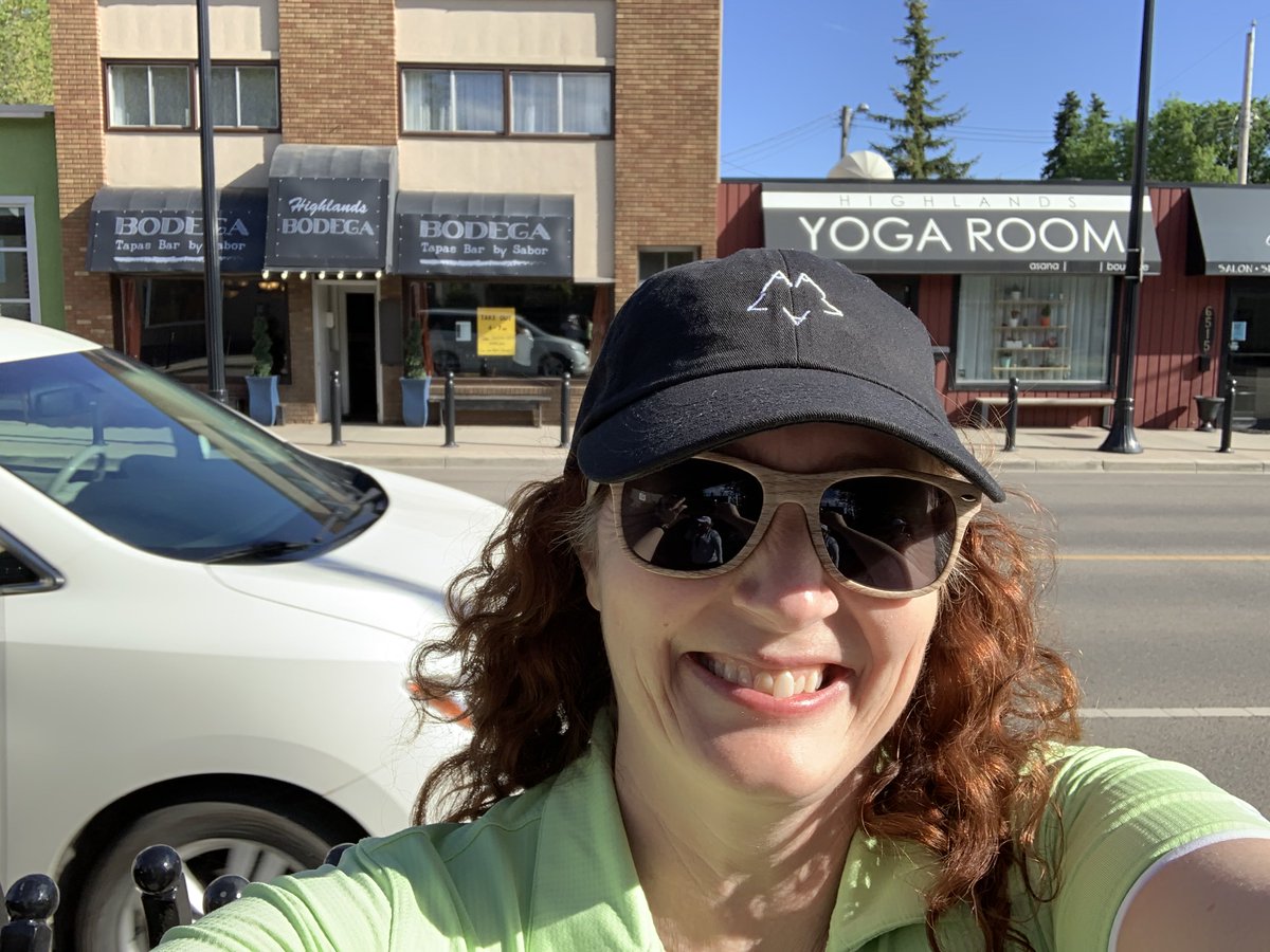 FesykMarketing's tweet photo. 4/6 #hole2 In these stressful times our Covid fix has been sweet treats &amp; wine. 🥂 We made time to show our support to health care workers #hole8 👨‍⚕️👩‍⚕️ and tour the neighbourhood to complete the scavenger hunt. #hole5 #CCFVirtualGolf #bodegayeg @foxandforth @capcarefdtn https://t.co/uzDTwB3QJP