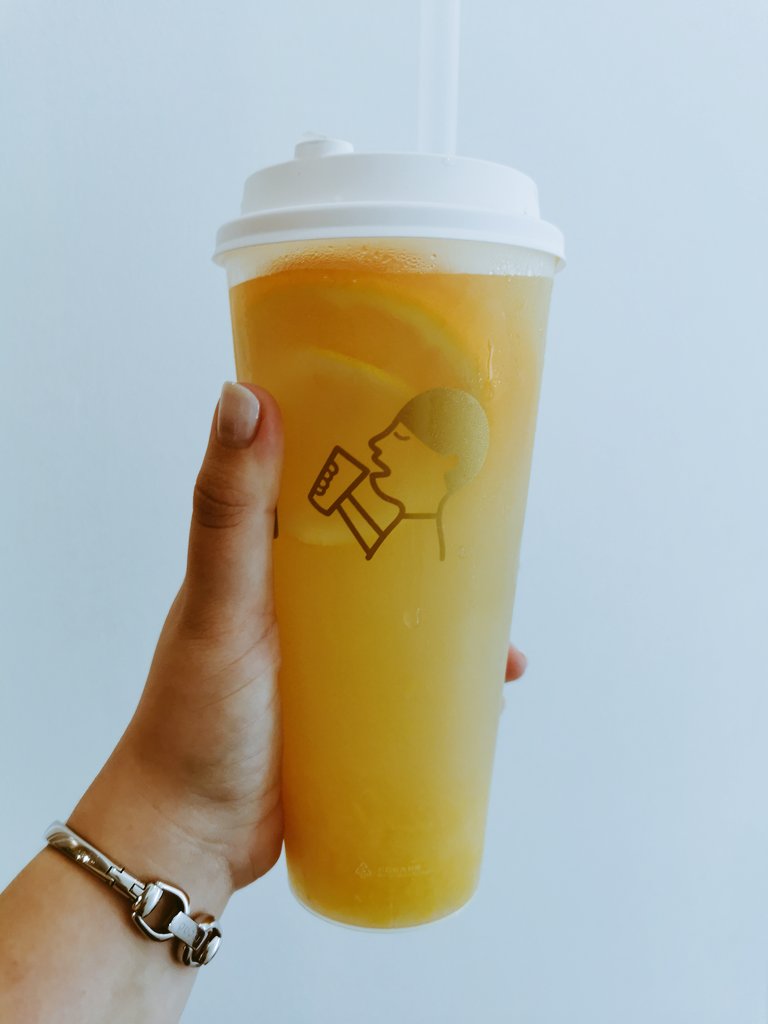 xokaitlin's tweet photo. #DrinksAtWork #Orange https://t.co/YP8SyNG1L1