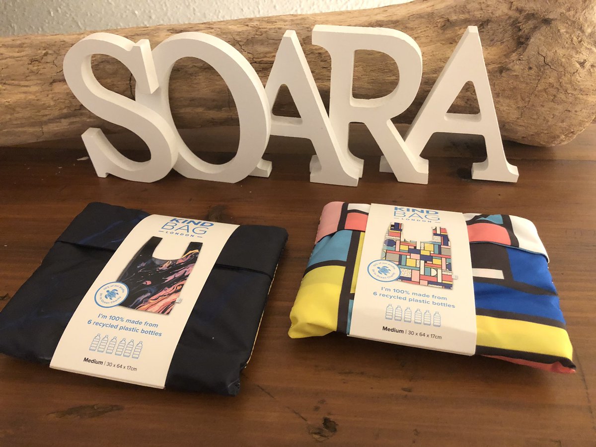 soara04904921's tweet photo. お客様の「あめつちまにまに」さんが渋谷スクランブルスクエアに出店されていたのでペットボトルで作ったエコバッグを買いました😊
これで買い物をたくさん頼まれても大丈夫🙆♂️でもあまり頼みすぎないで❣️笑
#あめつちまにまに #エコバッグ #KINDBAG #渋谷スクランブルスクエア https://t.co/RijuxC48Tp