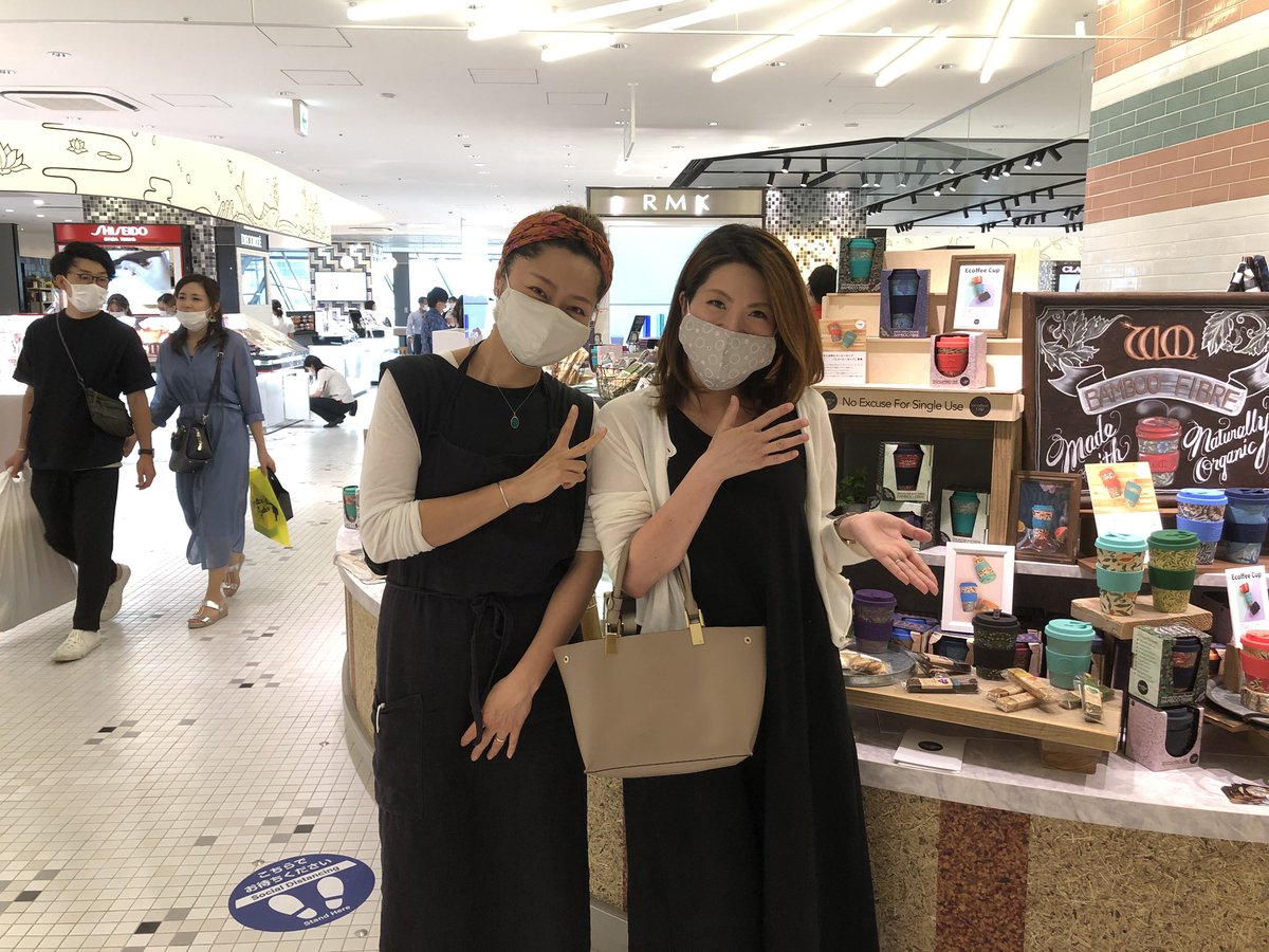 soara04904921's tweet photo. お客様の「あめつちまにまに」さんが渋谷スクランブルスクエアに出店されていたのでペットボトルで作ったエコバッグを買いました😊
これで買い物をたくさん頼まれても大丈夫🙆♂️でもあまり頼みすぎないで❣️笑
#あめつちまにまに #エコバッグ #KINDBAG #渋谷スクランブルスクエア https://t.co/RijuxC48Tp