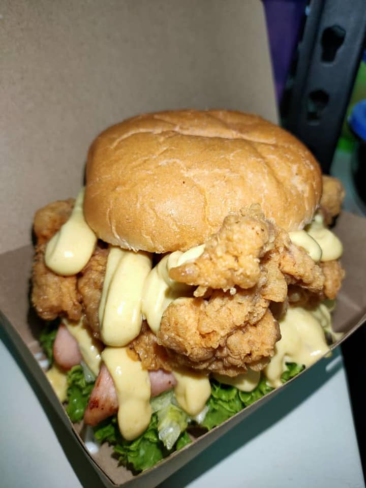 Sumo_Kitchen's tweet photo. burger golden chick monster kembali menemui anda! Kami sumo kitchen sekarang buat dari rumah. bantu kami untuk mengisi perut orang ramai #Sumokitchen. Order online https://t.co/uZSGk9jcRE
terima kasih!
warga ipoh moh support Sumo kitchen serba baharu norma baru @MohKeIpoh https://t.co/IC26xFn5Gk