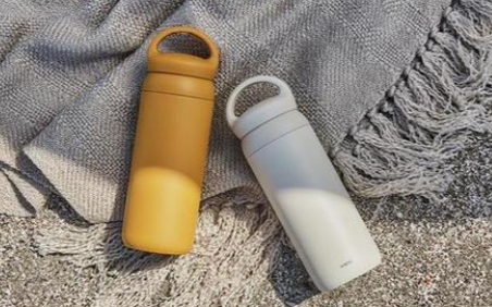 ট ইট র ロフト公式 お気に入りをみつけて 豊富なカラーバリエーション デザイン 機能の違いなど ロフトで扱う水筒の種類はとにかくたくさん 画像は デイオフタンブラー 500ml 真空二重構造でドリンクの温度や風味を長くキープ 丸みのある