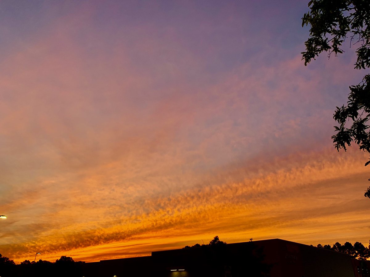 TylerSmithWX's tweet photo. North Alabama sunset @spann #StormHour #ALwx #TNwx #ValleyWX  #Cristobal https://t.co/Prd8b25YZq
