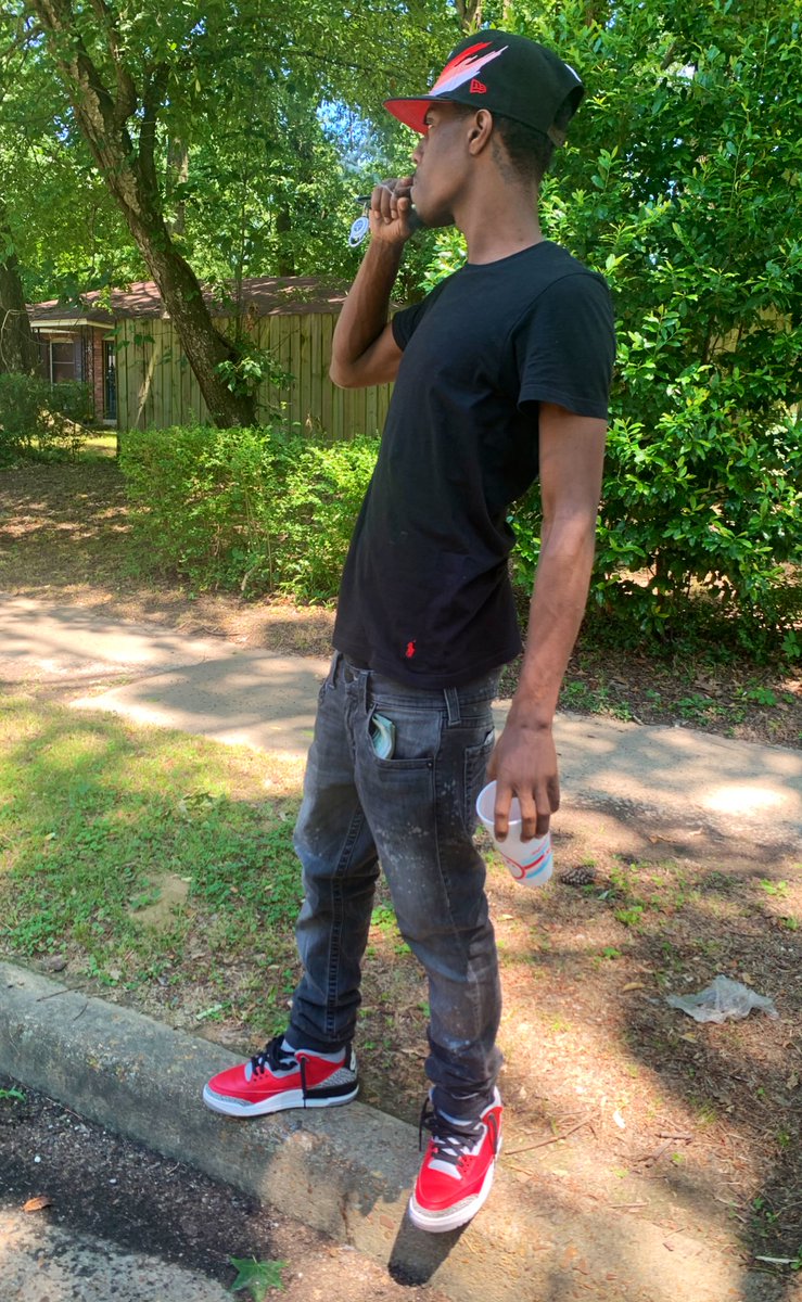 GsmBuck's tweet photo. A loyal trader is one thing i dont need 🖕🏾 if u fake stay tf from round me 🖤 https://t.co/pgZVXKjpyc