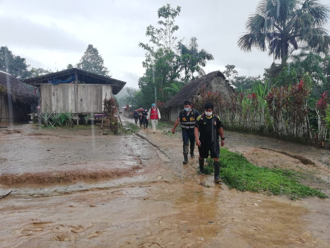 MimpPeru's tweet photo. #Amazonas | No hay distancias que puedan detener a nuestros profesionales del Programa #Aurora quienes viajaron cerca de dos días a la comunidad de Paisa (frontera con #Ecuador) para brindar atención integral junto a @PoliciaPeru y @FiscaliaPeru. ¡Nada nos detiene! 🇵🇪💪 https://t.co/hho7kbc2Eg