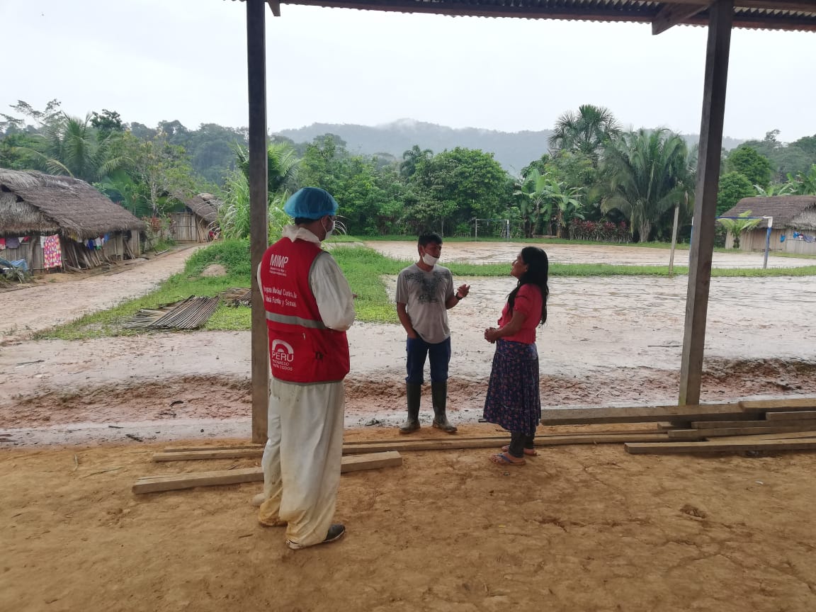 MimpPeru's tweet photo. #Amazonas | No hay distancias que puedan detener a nuestros profesionales del Programa #Aurora quienes viajaron cerca de dos días a la comunidad de Paisa (frontera con #Ecuador) para brindar atención integral junto a @PoliciaPeru y @FiscaliaPeru. ¡Nada nos detiene! 🇵🇪💪 https://t.co/hho7kbc2Eg