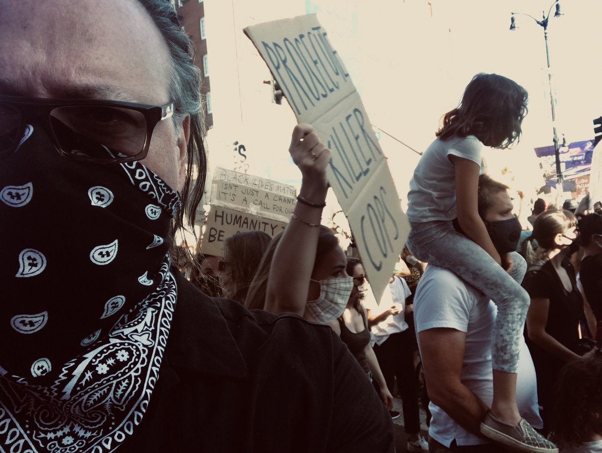 Robert Sexton (@hollywoodasylum) on Twitter photo Estimated 16k protesters on Hollywood Blvd. Estimated 16k protesters on Hollywood Blvd.