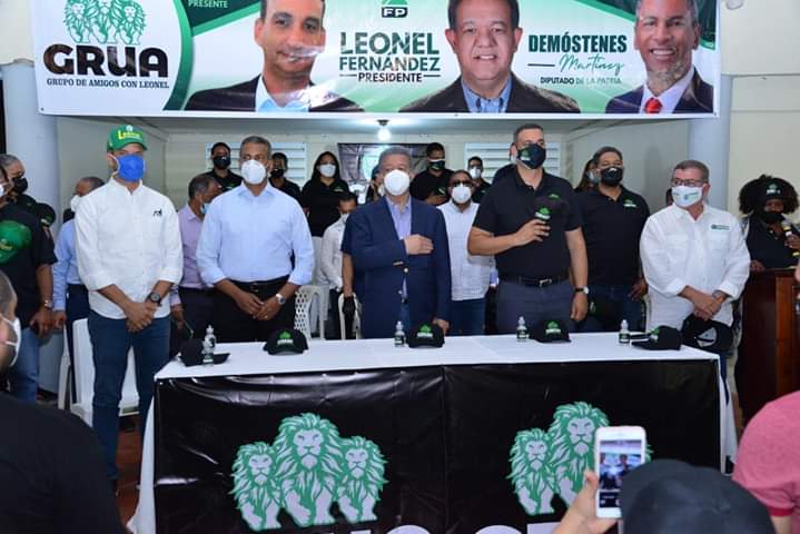 LicdaMireya's tweet photo. @LicdaMireya @gmorrobel @RafaelDuverge3 @Evelynp881 @LeonelFernandez Leonel Fernández,Juramenta Presidente de Comités Intermedios , del PLD y pasan a Formar partes de la Fuerza del Pueblo. https://t.co/kSDFZYFCQ1