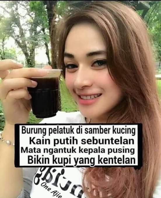 elisabao's tweet photo. Ada sebuah waktu, di mana aku jatuh cinta kepadamu di titik paling dalam. Ialah di antara tengah malam dan senyummu.

Tak banyak kupinta; cukupkan saja hadirmu ada, karena disitu bahagia bermula. https://t.co/rg8d8PH1Dz
