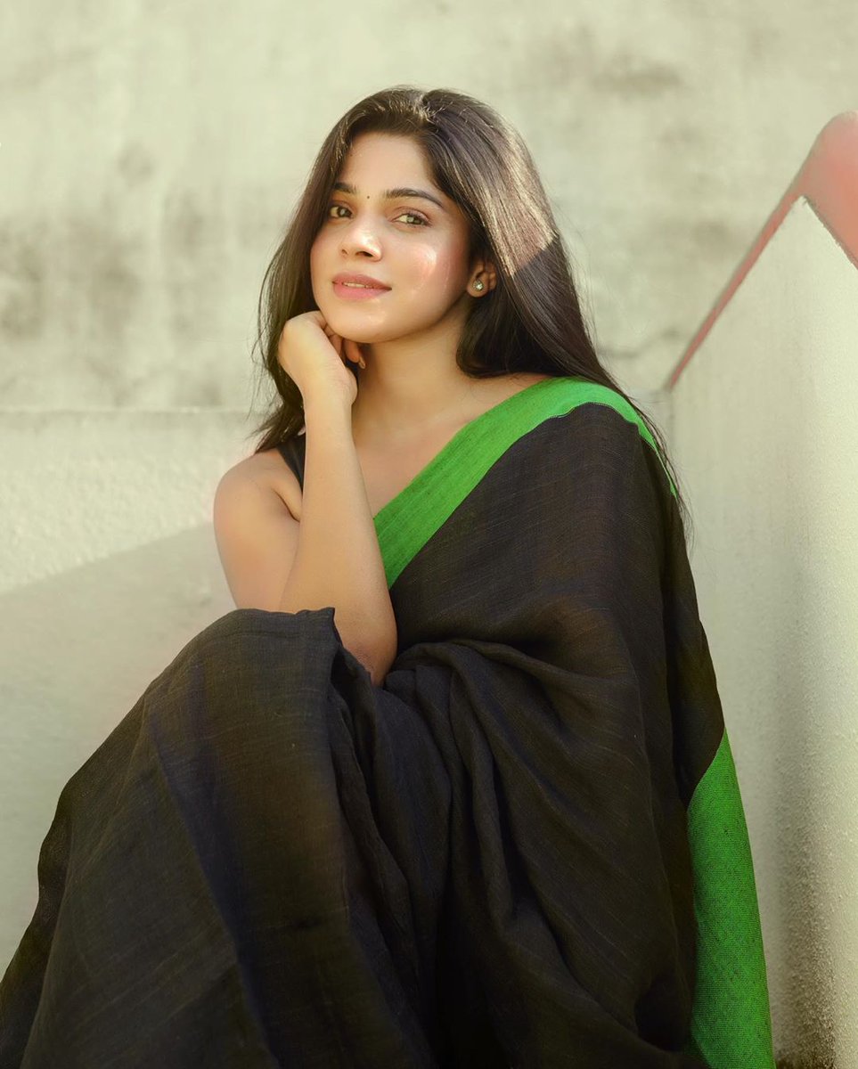 Trendly_In's tweet photo. Traditional Beauty #Divyabharathi 💚🖤

@divyabarti2801 #Trendly https://t.co/TBmllJxBMJ