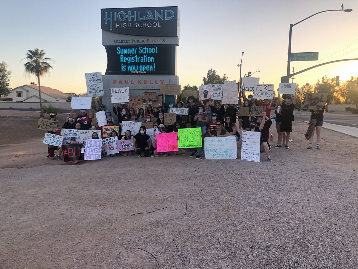 blunt_jamie's tweet photo. Super proud of these kids!! #blacklivesmatter #gohawks #riseandsoar https://t.co/XiqRi9v5yA