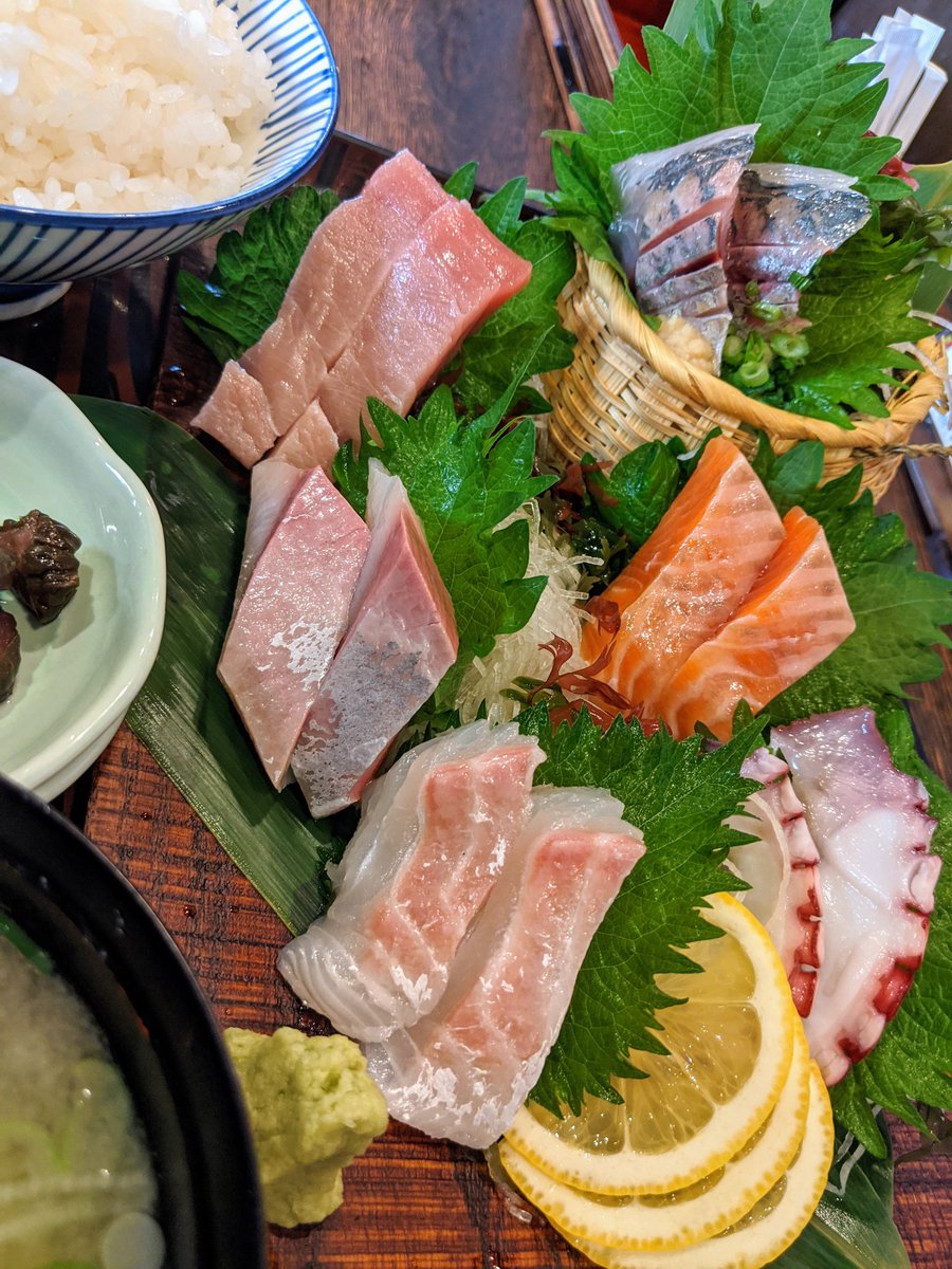 えびたん tweet media