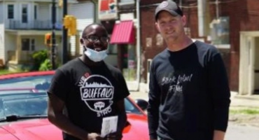 EMPIREREPORTNY's tweet photo. Buffalo teen who spent 10 hours cleaning up after a protest is rewarded with a car, college scholarship... https://t.co/Ufn2AnqdeU https://t.co/dalv2Mr5bk