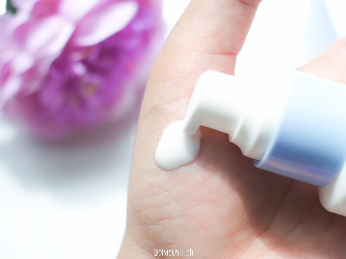 praewsu_ph's tweet image. ใครเป็นคนหน้าแห้งขอแนะนำตัวนี้เลย Moisture Milk Intensive Night Lotion เป็นโลชั่นบำรุงผิวหน้า สูตรเข้มข้น ผิวชุ่มชื่นขั้นสุด ส่วนผสมหลักๆก็จะมีโปรตีนเมล็ดอัลมอนด์แล้วก็น้ำมันสกัดเมล็ดโฮโฮบา โบกไปเลยทุกวันก่อนนอนตื่นมาผิวหน้าดีเลยแม่ เริ่ด #cutepress #MoistureMilk