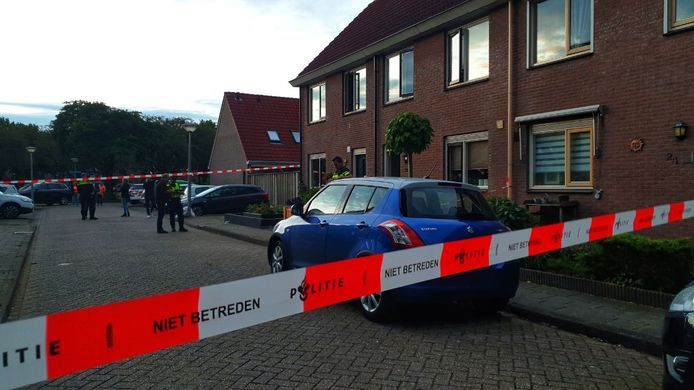 #weekend 40-jarige man gevlucht na steekincident in Enschede, vrouw (39) gewond.
