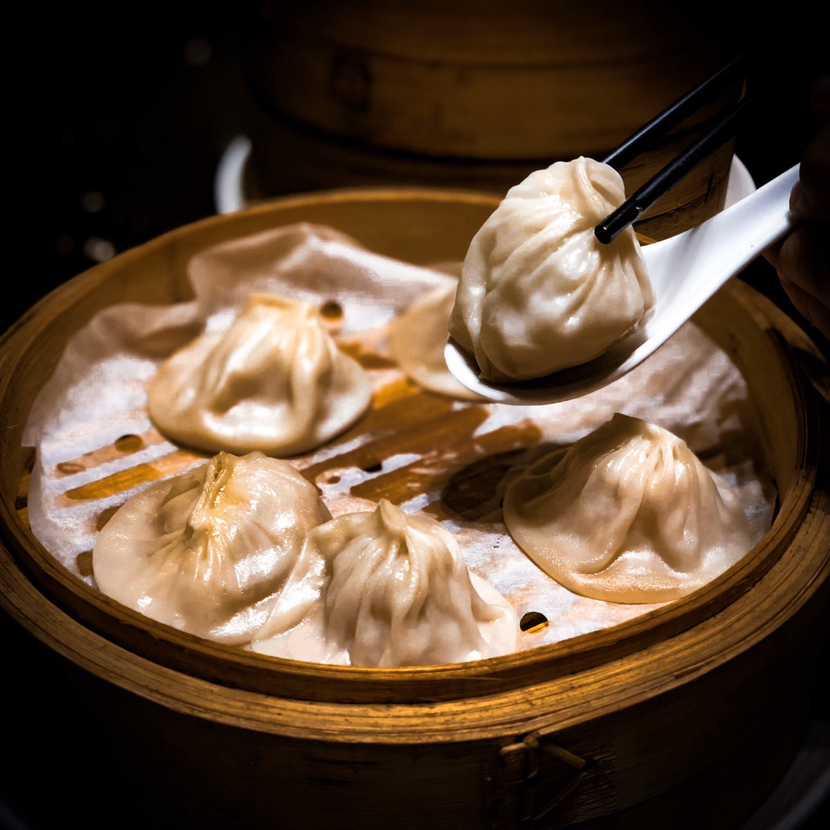 epicureaneatsph's tweet photo. Xiao Long Bao (steamed dumpling filled with pork and soup)

#dumpling #xiaolongbao #chinesefood #food #foodporn #banawe #yum #cravings #nomnom #twitterfood #photography #foodphotography #foodies #foodph https://t.co/mpNGkem1Vx