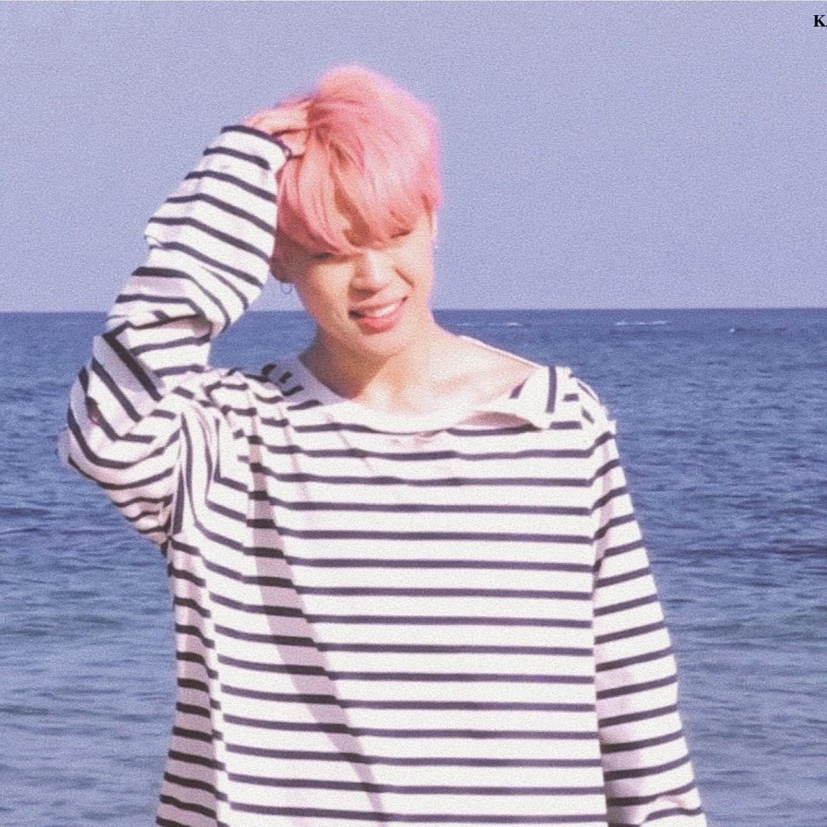 linhpjm95's tweet photo. "𝙧𝙚𝙢𝙚𝙢𝙗𝙚𝙧 𝙩𝙝𝙚𝙧𝙚 𝙞𝙨 𝙖 𝙥𝙚𝙧𝙨𝙤𝙣 𝙝𝙚𝙧𝙚 𝙞𝙣 𝙠𝙤𝙧𝙚𝙖, 𝙞𝙣 𝙩𝙝𝙚 𝙘𝙞𝙩𝙮 𝙤𝙛 𝙨𝙚𝙤𝙪𝙡, 𝙬𝙝𝙤 𝙪𝙣𝙙𝙚𝙧𝙨𝙩𝙖𝙣𝙙𝙨 𝙮𝙤𝙪” - 𝙥𝙖𝙧𝙠 𝙟𝙞𝙢𝙞𝙣, 2020   ̵ ̀ ̗♡̷̷̷ ̖ ́ ̵

#JIMIN #BTS @BTS_twt https://t.co/iatgLOPSPG