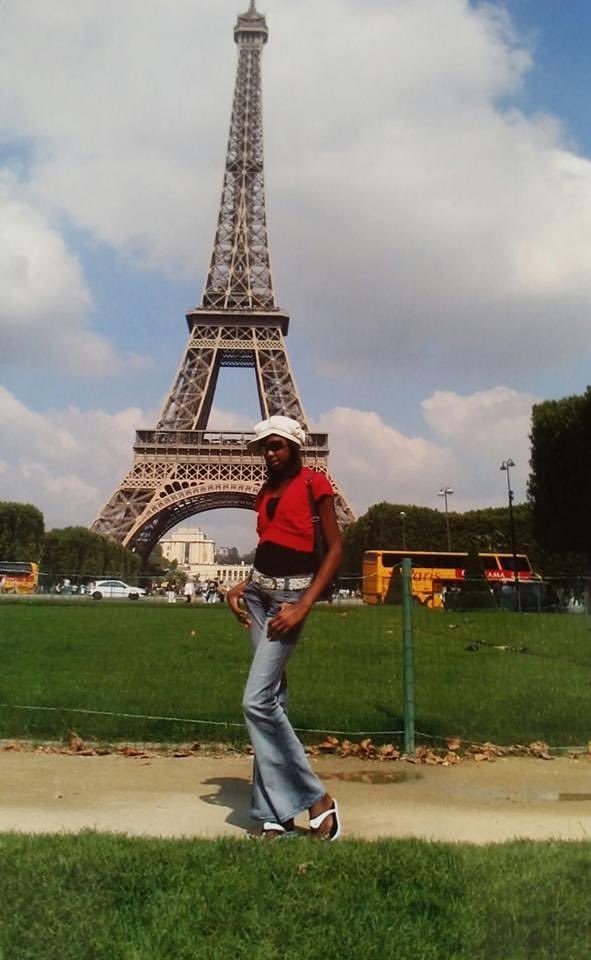 NaturallyChrys's tweet photo. So I found a picture of me during the summer prior to my 1st year of high school and I just want to say I literally glowed up b/c I was a lame ass dresser lmfaoooo like why tf did I wear flip flops with these pants....🥴#Summer2007 #Throwback #Paris https://t.co/OKGCpAiuaF
