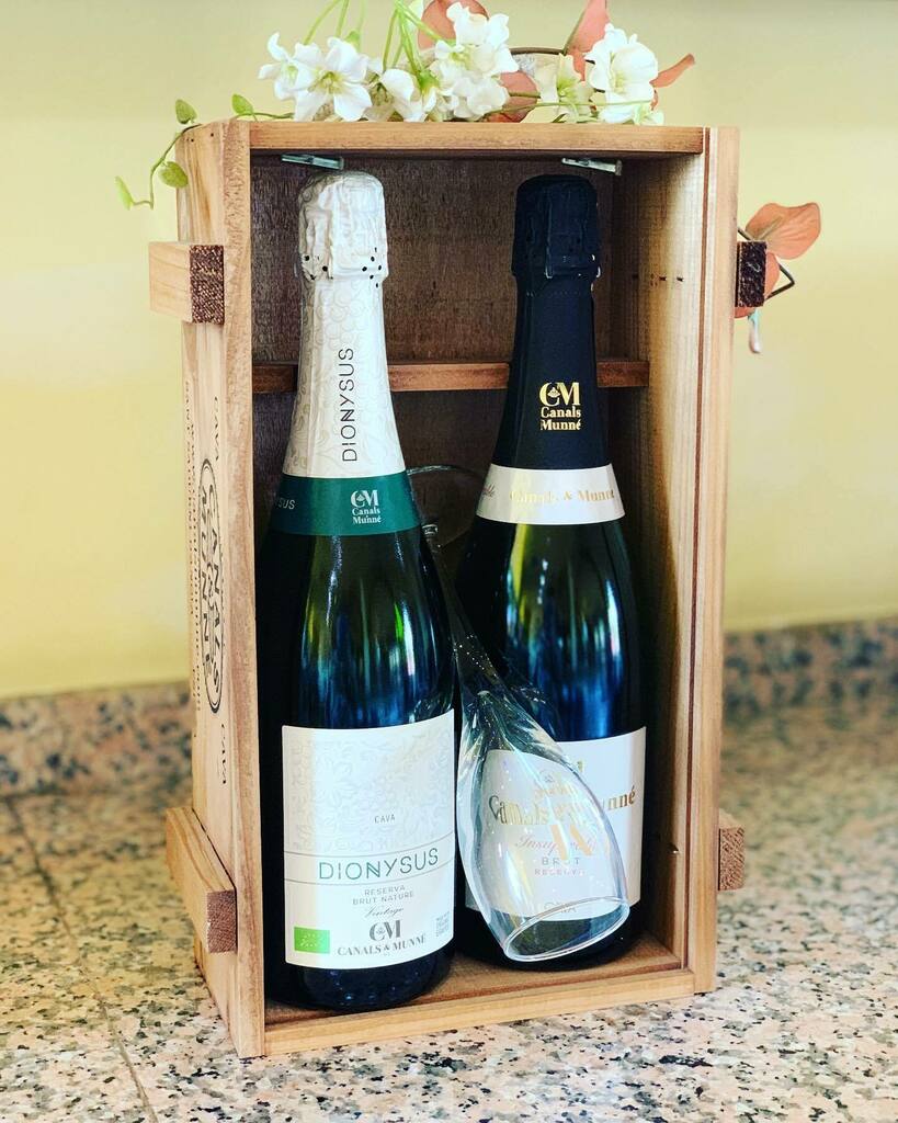 CanalsiMunne's tweet photo. #canalsimunne #cavareserva #santsadurnidanoia #docava #penedes #winelover #winelovers #sparklingwine #cavaecologic #dionysus #insuperable https://t.co/9jlPG0FBi1 https://t.co/YWpgSeGMdf