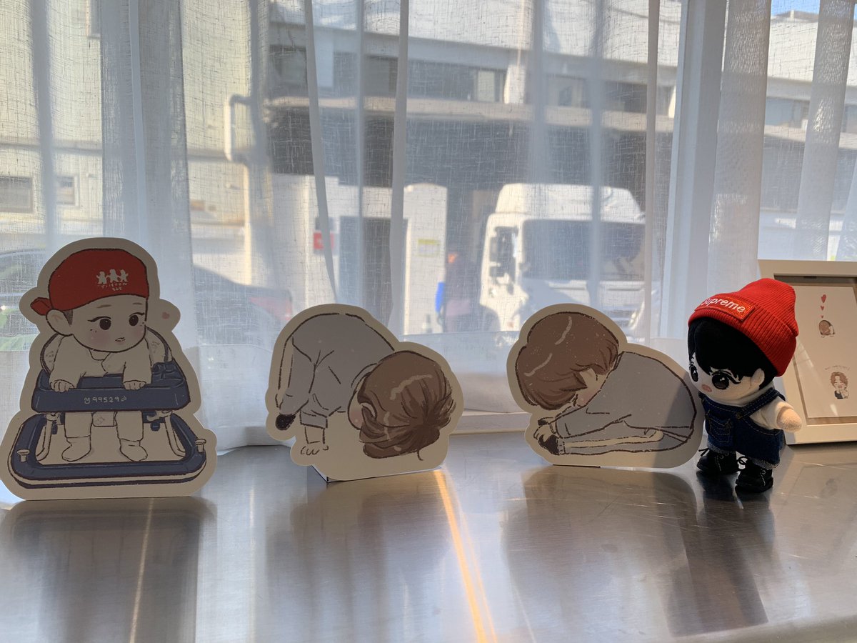winkdoll529's tweet photo. 오랜만에 콩아리와 외출 다녀왔어요🥰 최애 사진과 팬아트를 모두 볼 수 있어서 너무 좋았어요💚 #2020_로맨틱지훈데이
@romanticspot_jh @_ill_529 https://t.co/JNia2uje9E