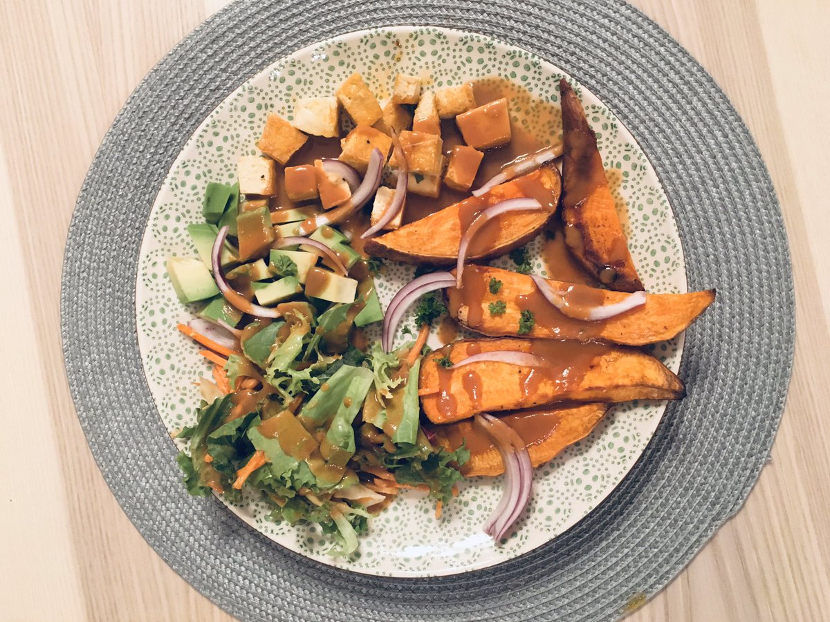 AndreaPappKren's tweet photo. It was vegan night in Morrighan’s Yoga Kitchen yesterday. Did u enjoy the stream?😊 @lordofthedance https://t.co/CBgGV96e5E