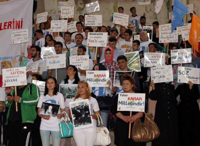 Bundan tam 7 yıl önce #27Mayıs 2013 tarihinde <a href="/akgenclikankara/">AK Gençlik Ankara</a> olarak gerçekleştirdiğimiz Yassı Ada ziyaretimizde talep ettiğimiz isim değişikliği bugün hamdolsun nasip oldu. Hayırlı olsun #DemokrasiveOEzguerlueklerAdası Teşekkürler Sn. Cumhurbaşkanımız <a href="/RTErdogan/">Recep Tayyip Erdoğan</a>