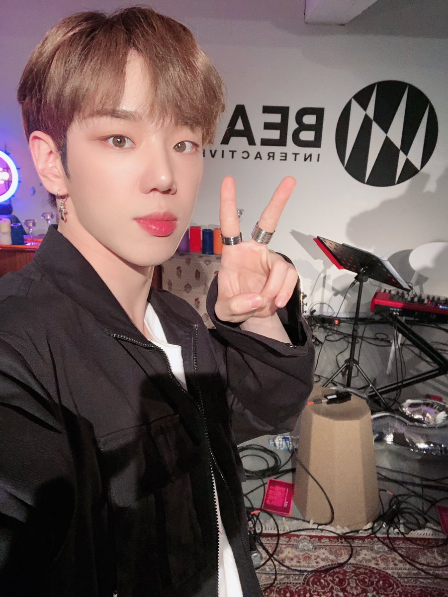 official_ACE7's tweet photo. [#ACE_DATA] 💾

병관아 ✌🏻렇게
✌🏻쁘면 너무 좋지 ⁰̷̴͈ㅇ⁰̷̴͈🧡

#ACE #에이스 #CHOICE #초이스 https://t.co/ciqeWEe3gJ