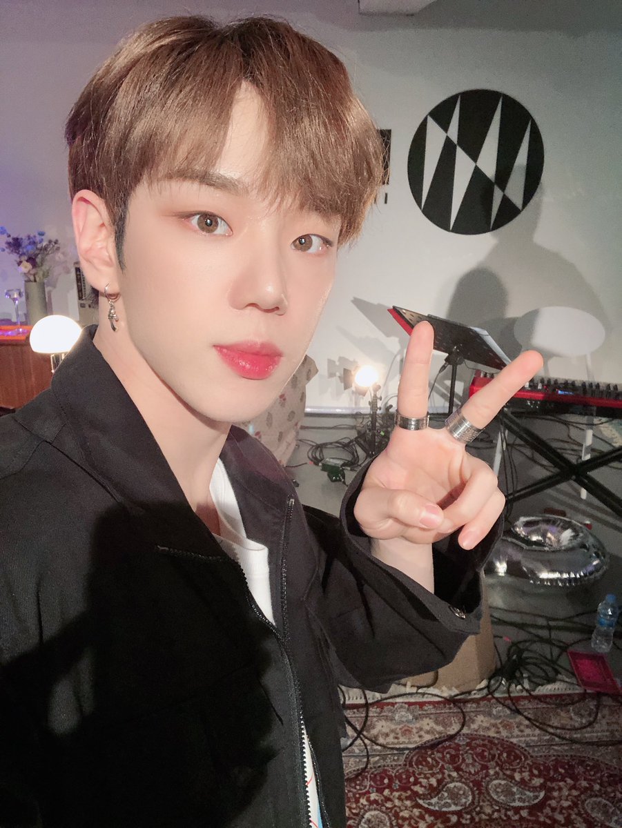 official_ACE7's tweet photo. [#ACE_DATA] 💾

병관아 ✌🏻렇게
✌🏻쁘면 너무 좋지 ⁰̷̴͈ㅇ⁰̷̴͈🧡

#ACE #에이스 #CHOICE #초이스 https://t.co/ciqeWEe3gJ