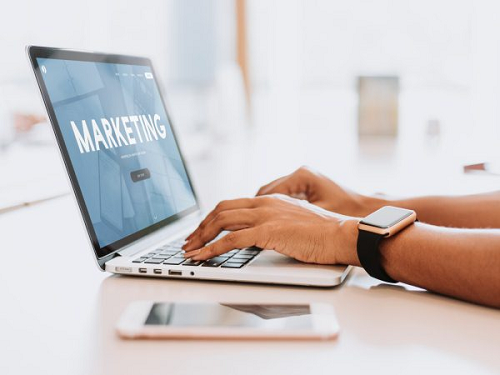 _kathrinkoehler's tweet photo. With all that talk about chatbots, Kathrin Kohler says the reality of modern marketing becomes clear: it’s more conversational. 
https://t.co/mohMS8JdeR
#KathrinKohler #DigitalMarketing #Germany #Marketing https://t.co/YjDEFlqtO9