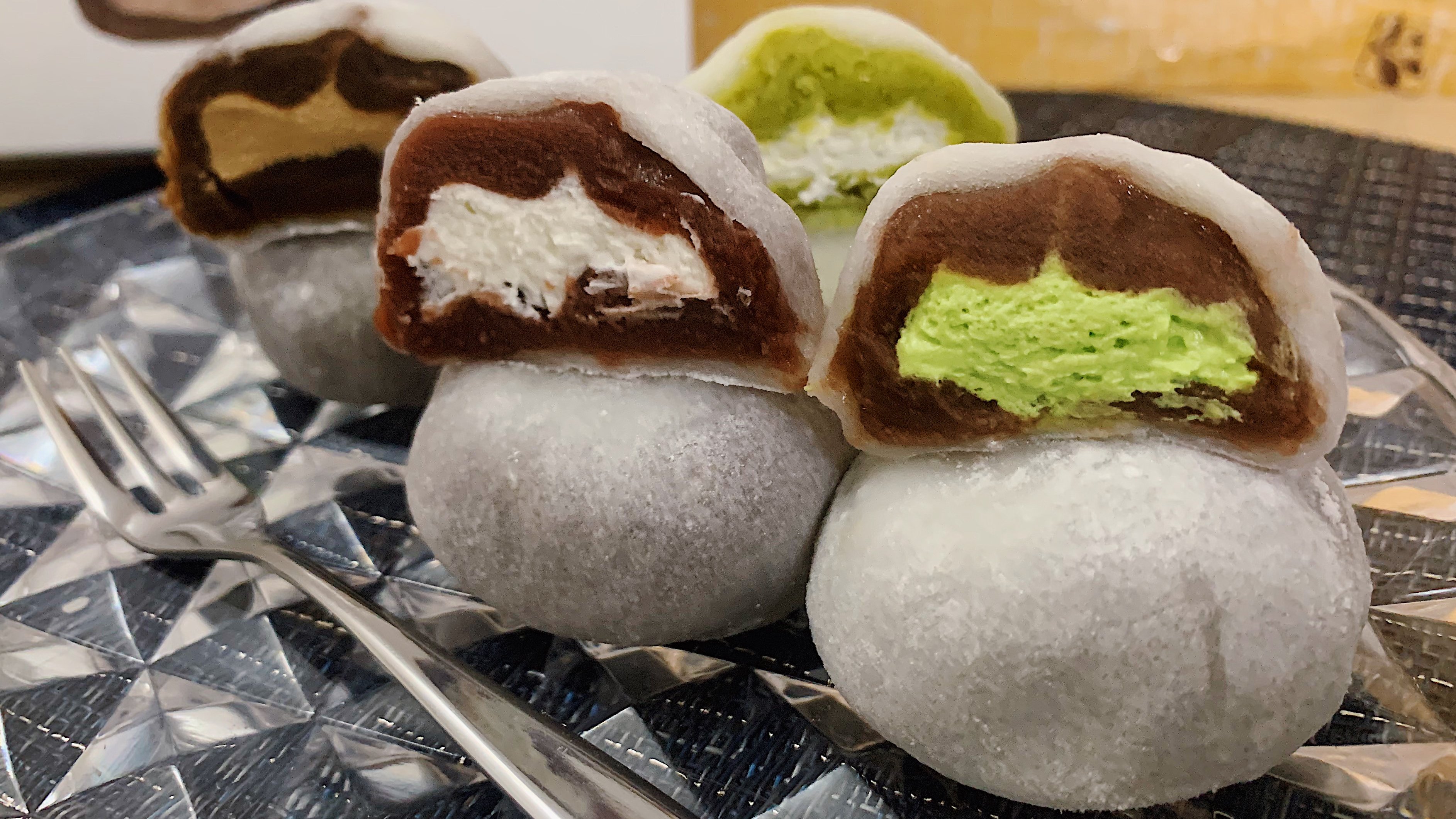 唯一無二の絶品グルメ むにぐるめ 喜久水庵 通販 お取り寄せ 生クリーム入り大福 喜久福 を販売中のお店 モチモチ大福に色んなフレーバーを合体させた生クリームや餡が入っており 仙台名物ずんだ餡や京都産ほうじ茶 抹茶生クリーム入りなど