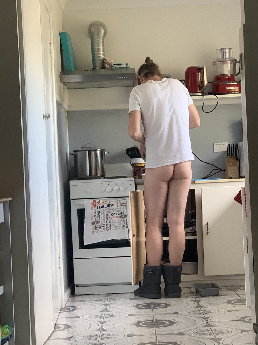 NymphetThee's tweet photo. The best way for daddy to cook me dinner 🤣😋🥵 https://t.co/it3ikyYq41