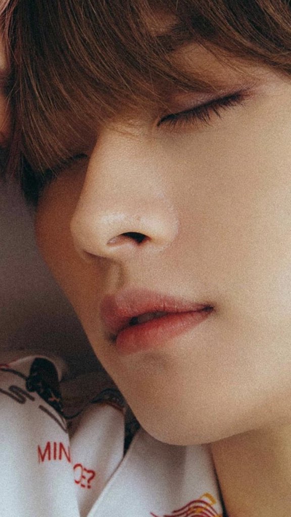 ## lee minho ; lee know18382992/100- the nose freckle!!!!!!!- he’s got a pointer nose and it’s very beautiful- one of the best nose profiles i’ve ever seen - also the way the bridge of his nose is almost perfectly straight is a flex