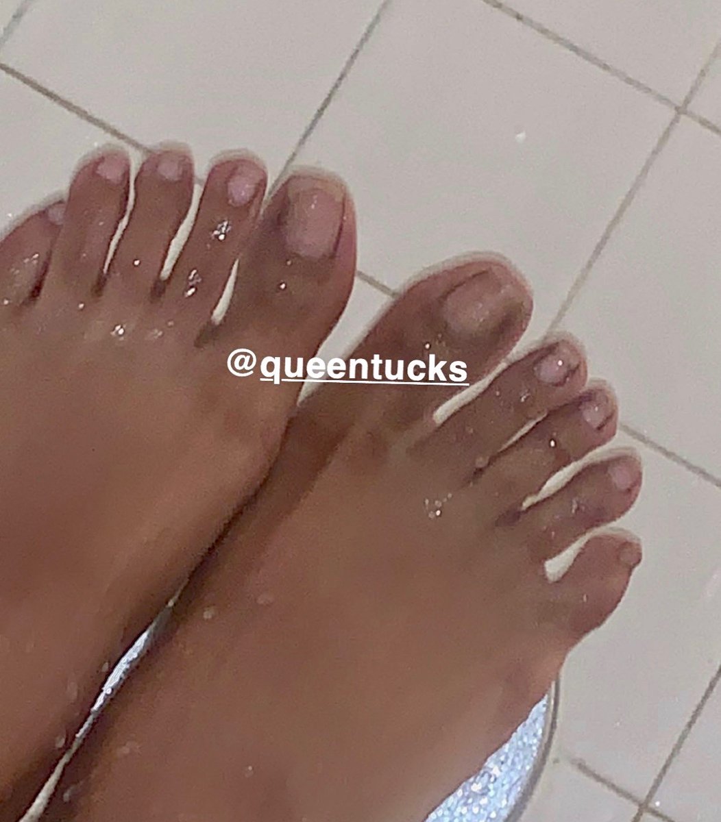 Nickilovesroses's tweet photo. 🦶💦 #footfettish #fetish #barefoot #switter #feetpicsforsale #feetlovers 
https://t.co/wqrgStSIWz https://t.co/kCSlgZ7Jey