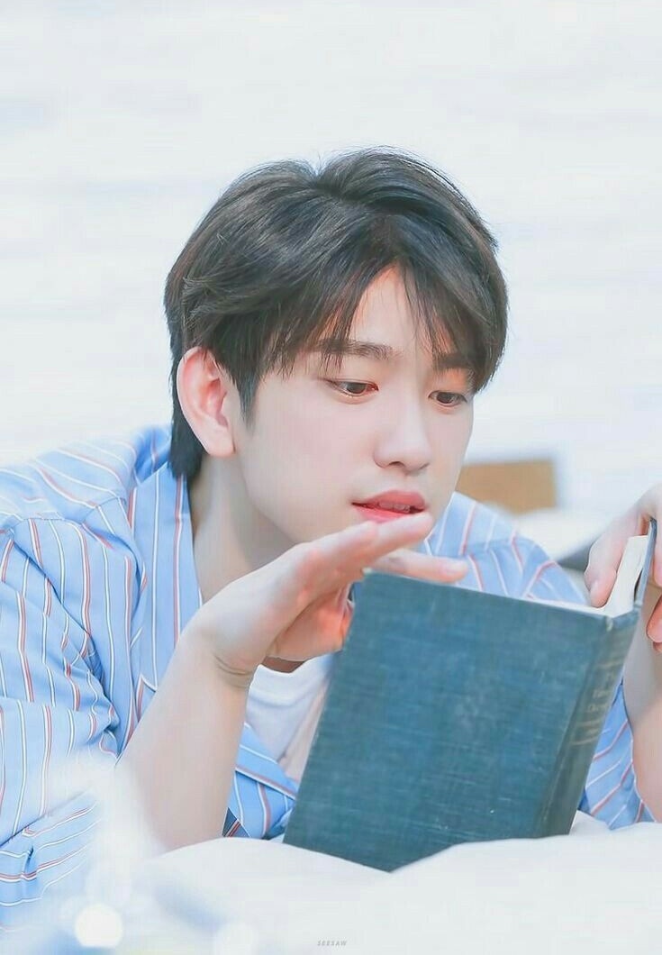 Bookworm Jinyoung  #GOT7    @GOT7Official  #IGOT7  