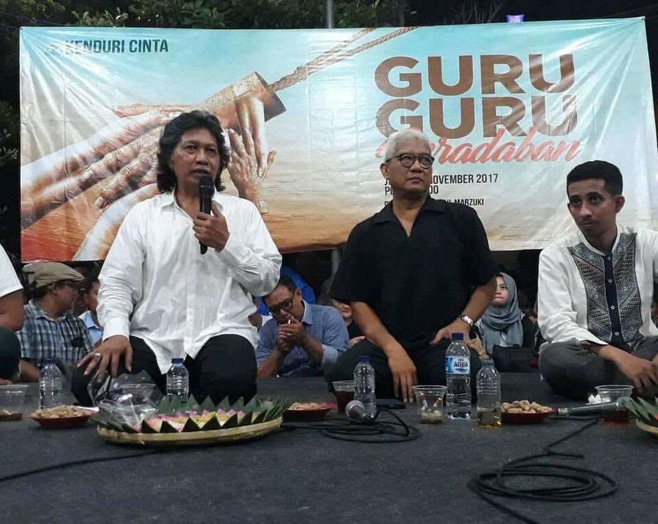 Cak Nun itu punya berbagai jurus utk mengayomi. Mantra utamanya Cinta. Saya belajar itu. Selamat Ulang Tahun, Cak Nun. #67TahunCakNun