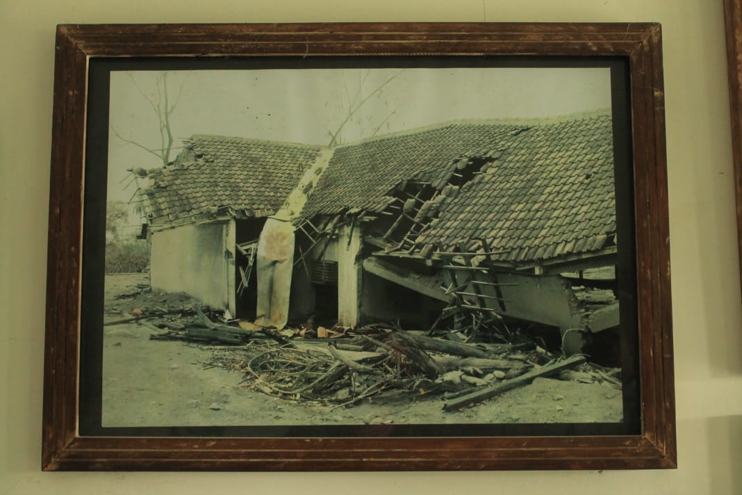 Monumen Lindhu Gedhe dilengkapi fasilitas seperti dokumentasi foto saat gempa yang dipajang diruangan dan tempat menonton film gempa bumi 2006.End Thread