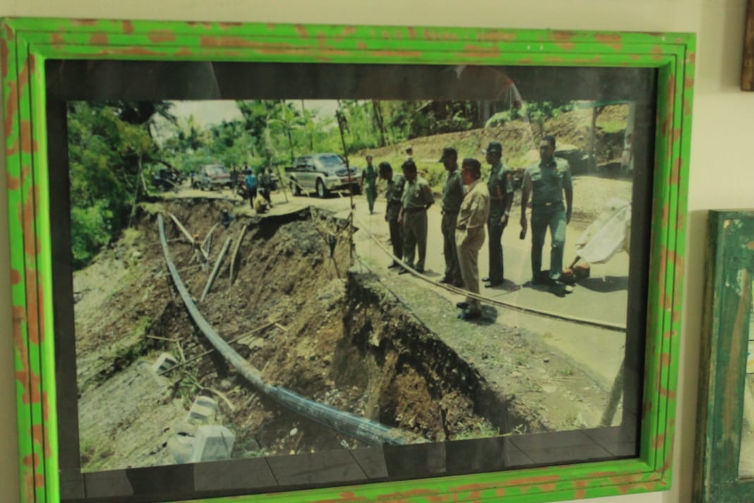 Monumen Lindhu Gedhe dilengkapi fasilitas seperti dokumentasi foto saat gempa yang dipajang diruangan dan tempat menonton film gempa bumi 2006.End Thread