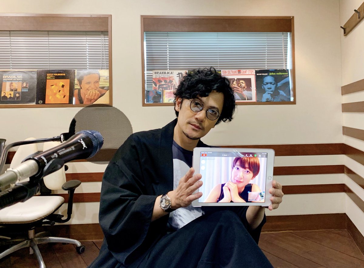 Mona 眼鏡が似合う芸能人になぜ稲垣吾郎がランクインしないのかが不思議