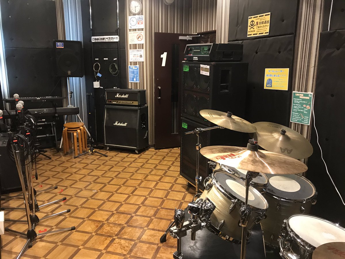 b4studio_sb's tweet photo. おはようございます！伊藤です！
少しずつ心斎橋にも人が増えてきました。うれしいですね！
気をつけながらも早く日常に戻れますように。。。
さてさて1stのレイアウトを変更してみました！
ドラムの個人練もバンドでも使いやすくなったんじゃないかと思ってます！
ぜひ！ https://t.co/lSzpz3LhPY