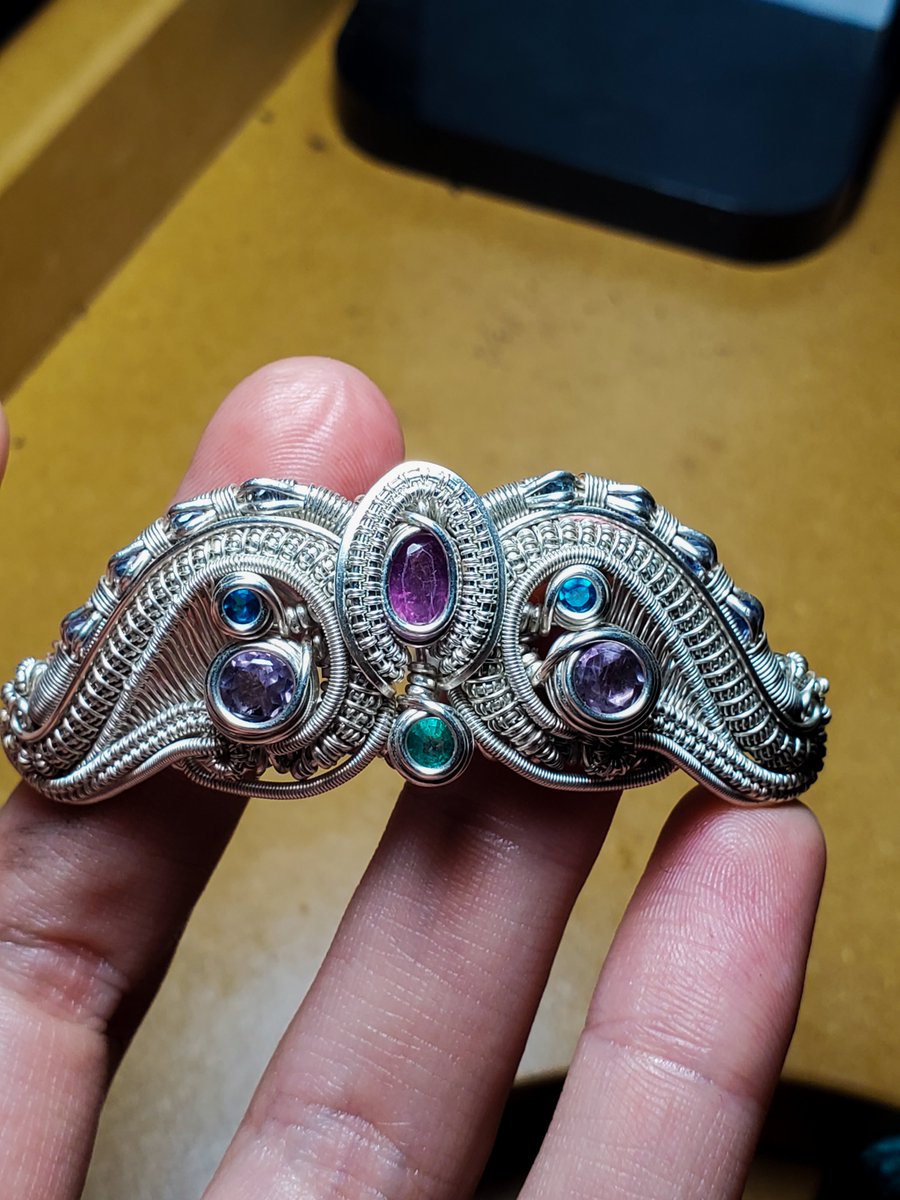 Custom bracelet i manifested into reality in sterling silver around Purple Sapphire, Emerald, Neon Blue Apatite, Tanzanite and Amethyst
Nfs.
