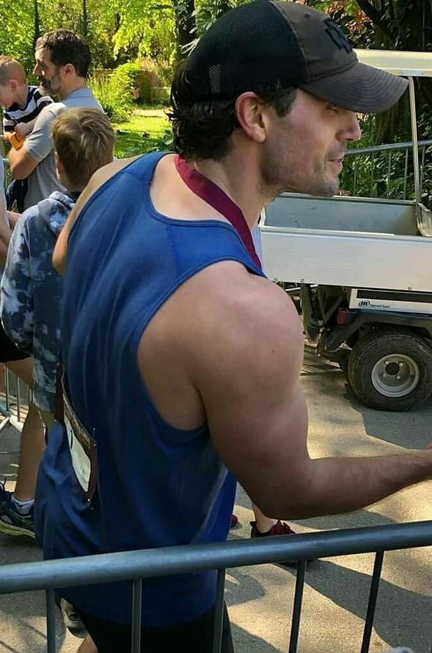 beanheadedbongo's tweet image. look: a shoulder