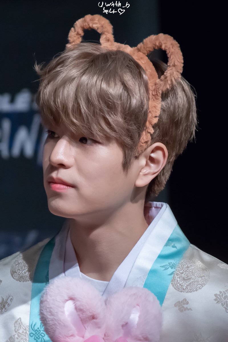 ## kim seungmin17389392/100- another nose that is perfect for smooching- idk how to put it but like it’s perfect for his face?? like proportion wise? - looks like it needs to be BOOPED at all time u feel?