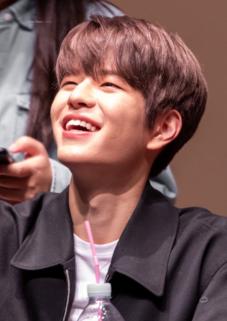 ## kim seungmin17389392/100- another nose that is perfect for smooching- idk how to put it but like it’s perfect for his face?? like proportion wise? - looks like it needs to be BOOPED at all time u feel?