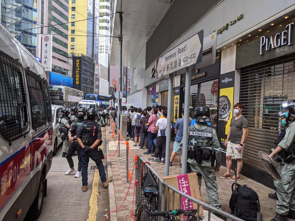 Anatomy of a Hong Kong police stop-and-search operation:Right now, >100 people are detained in Causeway Bay (2+ locations). By the looks of it, not all will be arrested & some will be let go. But note their attire and belongings: none appear to be black-clad "radicals".