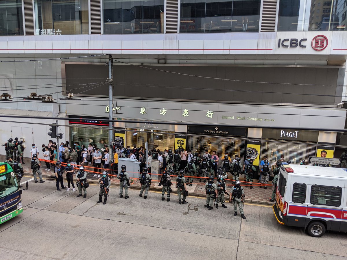 Anatomy of a Hong Kong police stop-and-search operation:Right now, >100 people are detained in Causeway Bay (2+ locations). By the looks of it, not all will be arrested & some will be let go. But note their attire and belongings: none appear to be black-clad "radicals".
