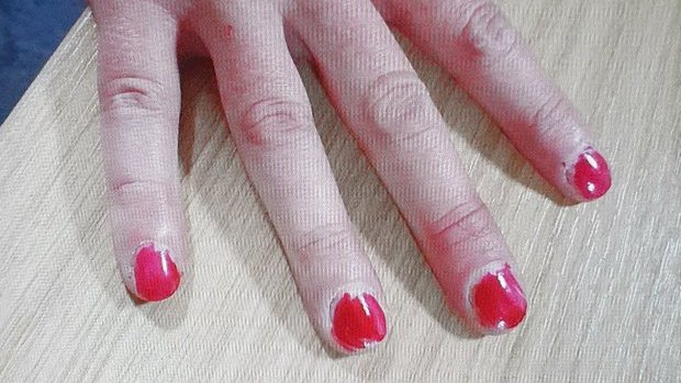 #ResponseTakeover | #CTEAM were called to a mental health episode last night. An officer tried to calm the caller down by thinking outside the box... when the caller said she liked to paint nails he obliged 💅 before <a href="/OFFICIALWMAS/">West Midlands Ambulance Service #HelpUsHelpYou</a> attended and took over.

#MentalHealthAwareness