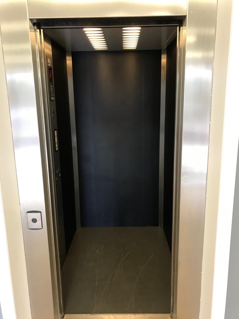 A lift re-vamp, fitted with black carbon fibre vinyl ✅
#signage #signs #design #advertising #branding #graphicdesign #printing #signboard #signagedesign #banners #signshop #graphics #signagemanchester #art #vinyl #marketing #print #mercedes #carbonfibre #lift #carbonfibrevinyl