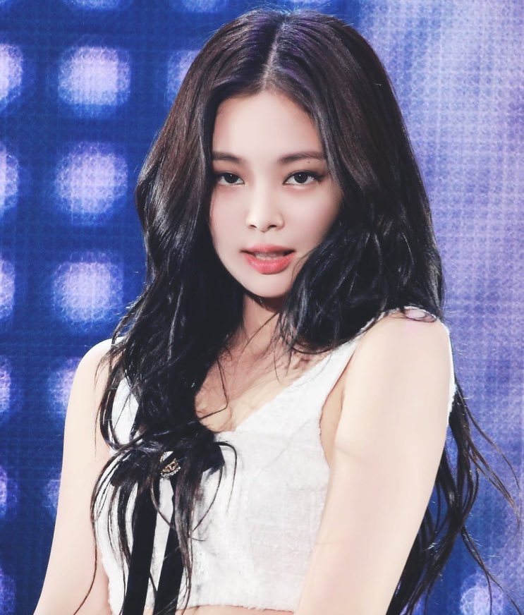3. JENNIE (Blackpink)jennie is just...ugh. she’s just such a bad bitch. i feel like there’s no other way to explain it. she’s also gorgeous.