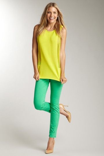 SeeMyStyle2's tweet photo. 10 PERFECT CLOTHING COLOUR COMBINATIONS FOR 2020
1. Green and Yellow
There’s nothing crisper than the smell of freshly cut grass on a warm summer day, and this colour combination is just that. Fresh and clean, green and yellow looks great on most complexions. https://t.co/xxCHVjmCsV