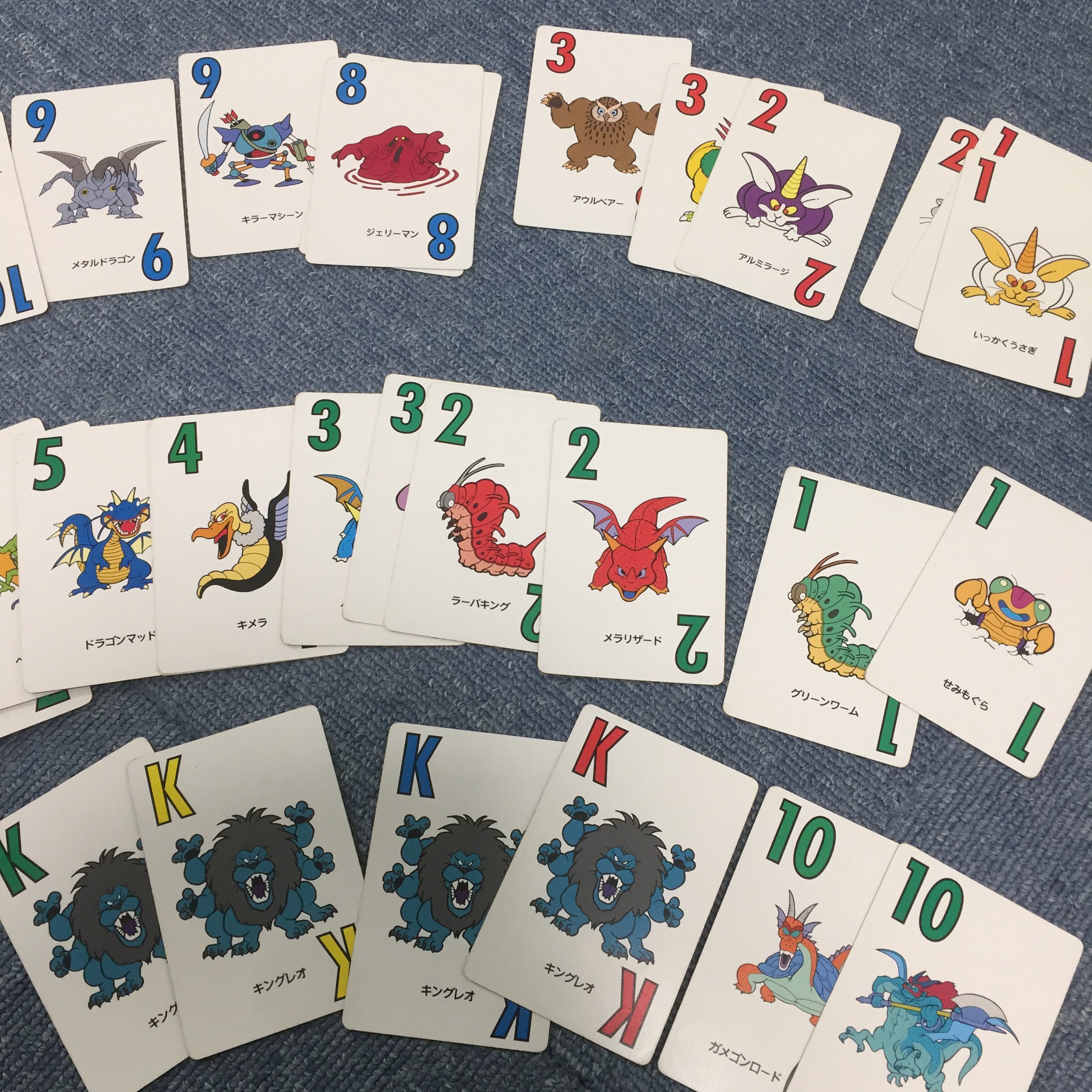 ろーるろーる 26 ドラゴンクエスト カジノトランプ ドラゴンクエストのトランプです クローバーやハートの絵柄 スート がドラクエ仕様で超かわいい 絵札カードも全部違っていて とても贅沢なトランプです やはり遊ぶならポーカー